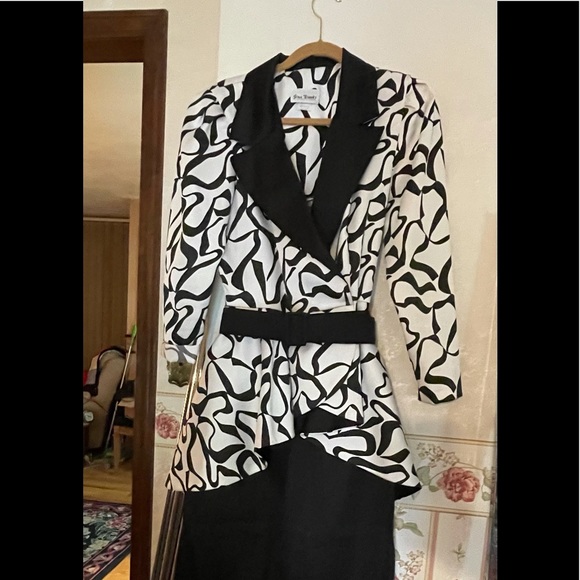 Gina Brooks 2 piece formal suit Peplum & Belt - Picture 3 of 4